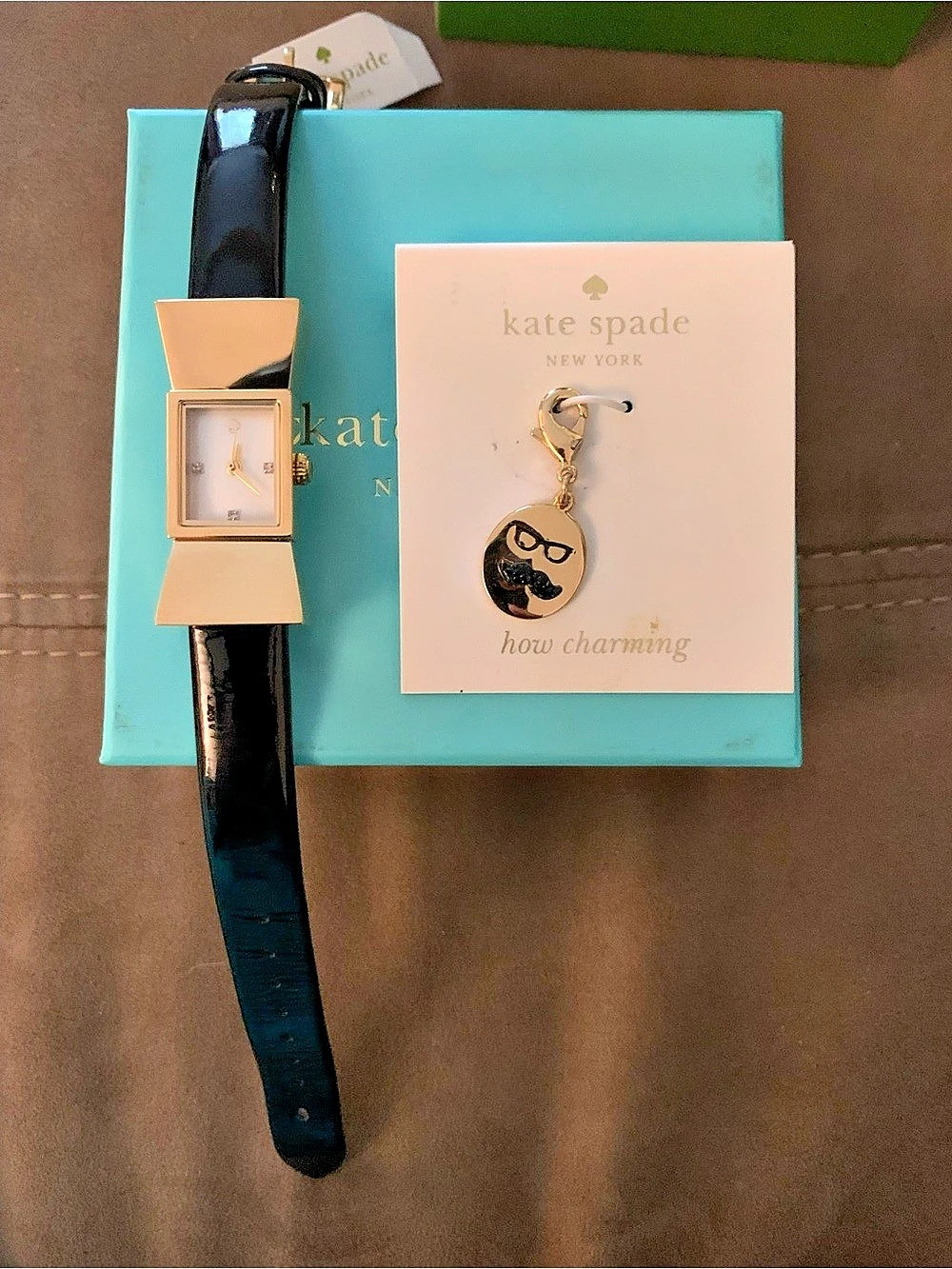 kate spade Carlyle bow watch Black Leather strap NWT, charm gold tone NWT